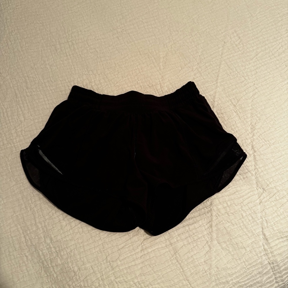 Size 6 Lululemon Hotty Hot Low-Rise Lined Shorts.